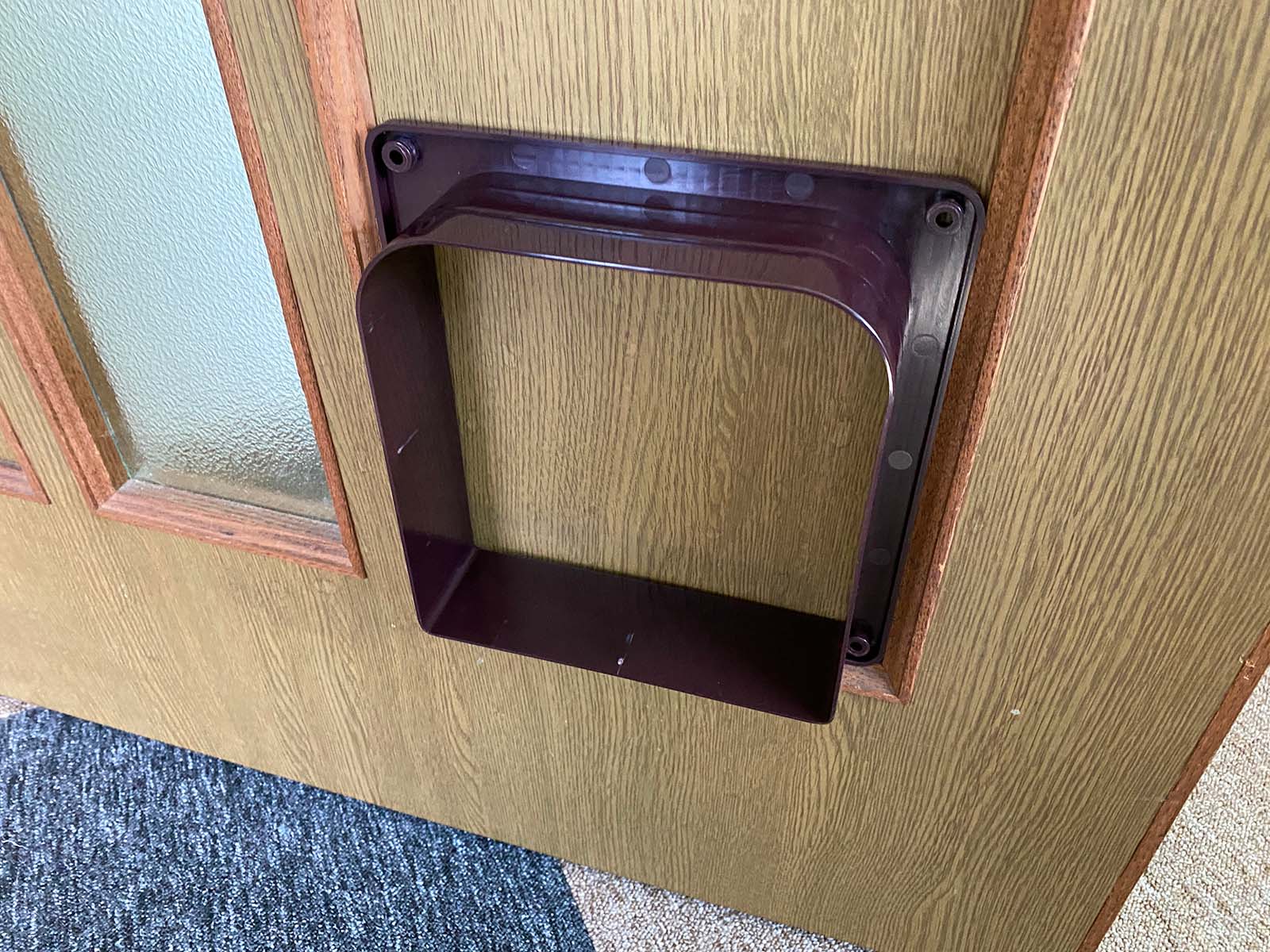 キャットドアの枠取り